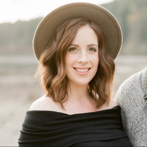 Meet your Posher, Nicole - Picture 1 of 1